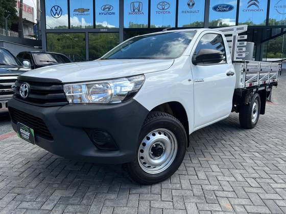 TOYOTA HILUX 2.8 D-4D TURBO DIESEL CS 4X4 MANUAL TOYOTA HILUX 2.8 D-4D TURBO DIESEL CS 4X4 MANUAL